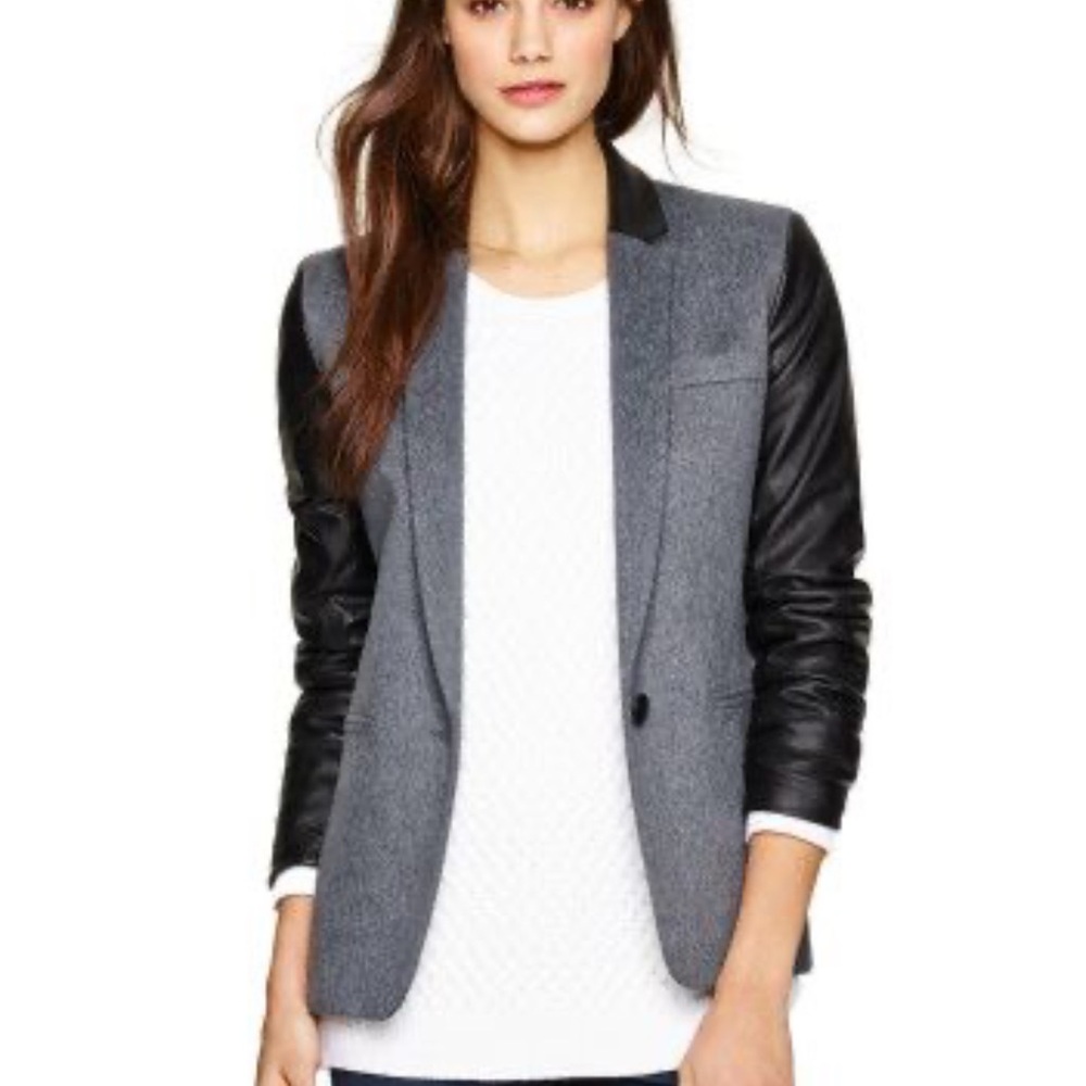 Aritizia Babaton Black Grey Wool blazer size 4